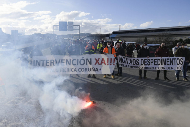 Concentración de trabajadores de Alu Ibérica en A Coruña