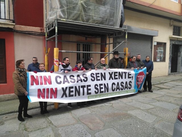 Archivo - Concentración por un desahucio en Ferrol