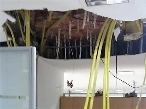 Desalojadas las instalaciones de Axencia Tributaria de Galicia en Ourense al caerse un falso techo