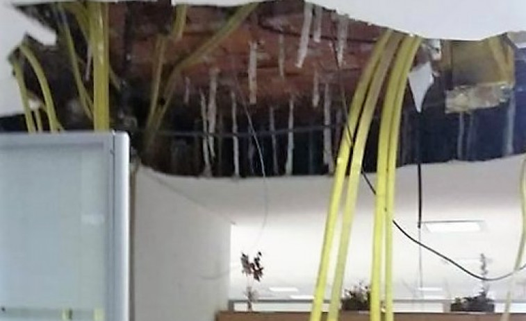 Desalojadas las instalaciones de Axencia Tributaria de Galicia en Ourense al caerse un falso techo