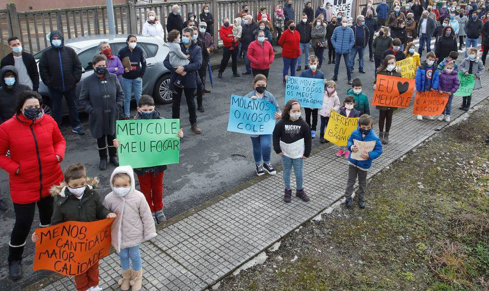Protesta escolares en el CEIP Baamonde