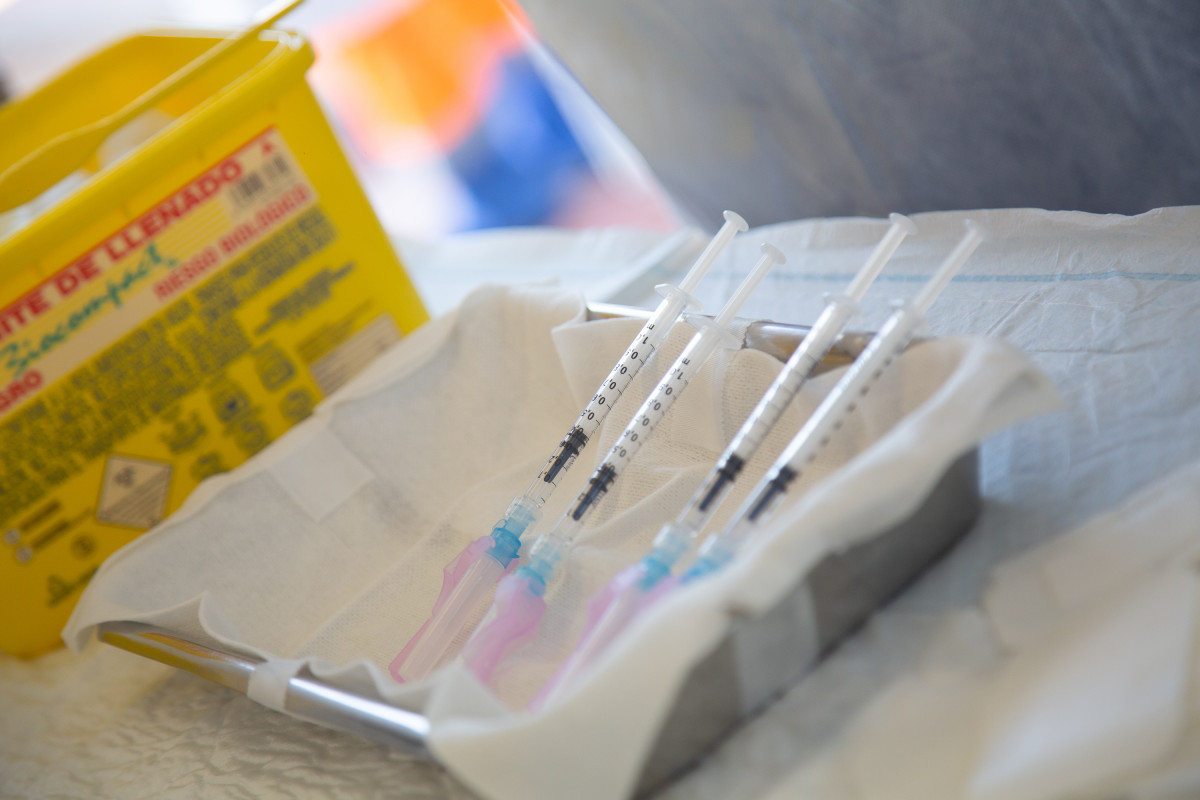 La variante sudafricana podría reducir considerablemente la protección de vacuna de Pfizer, según estudio