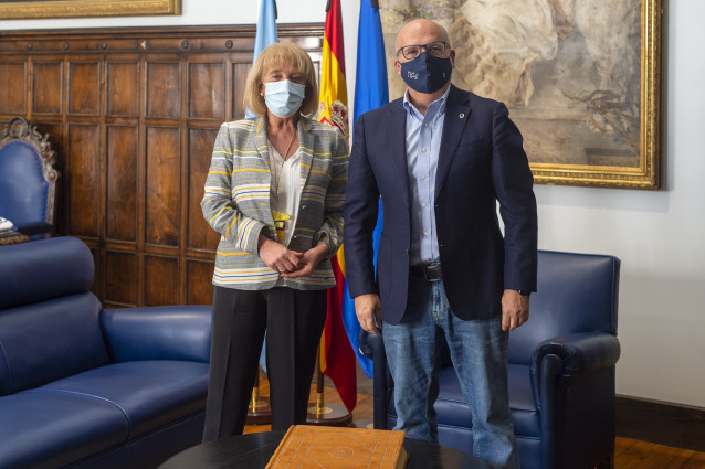 La presidenta de CEO, Marisol Novoa, y su homólogo en la Diputación de Ourense, Manuel Baltar, en el marco de la reunión