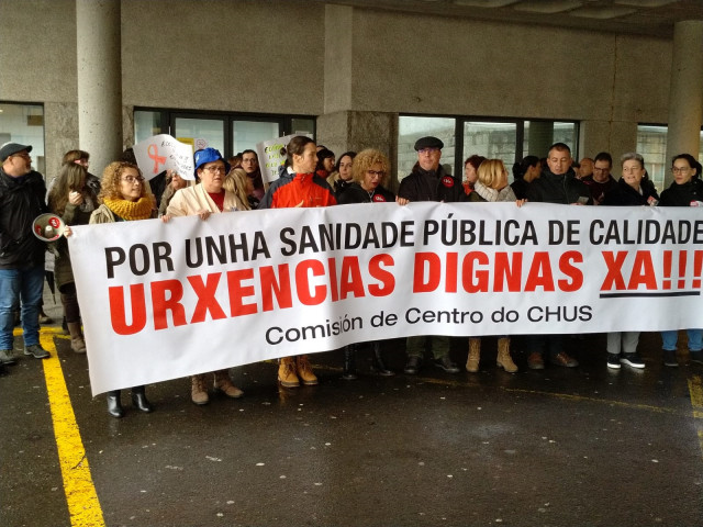 Archivo - Protesta de trabajadores de Urgencias del CHUS