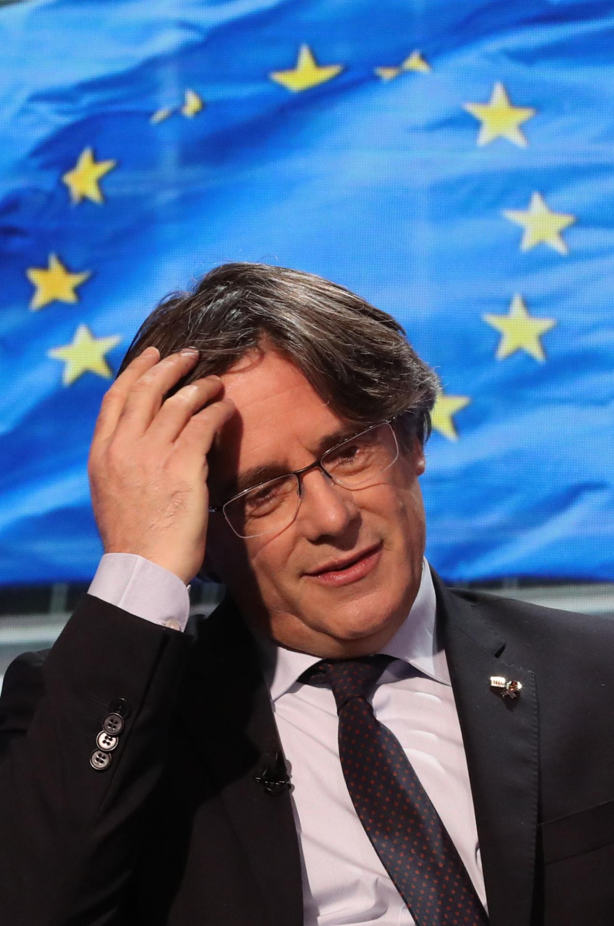 El expresidente de la Generalitat de Catalunya Carles Puigdemont durante la sesión plenaria en el Parlamento Europeo en la que la Eurocámara ha suspendido su inmunidad, en Bruselas (Bélgica)