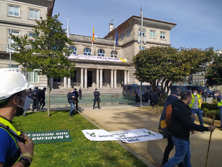 Manifestación en Ence: cortes en la autovía Marín-Pontevedra y protesta ante la Subdelegación de Gobierno