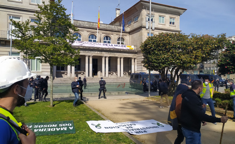 Manifestación en Ence: cortes en la autovía Marín-Pontevedra y protesta ante la Subdelegación de Gobierno