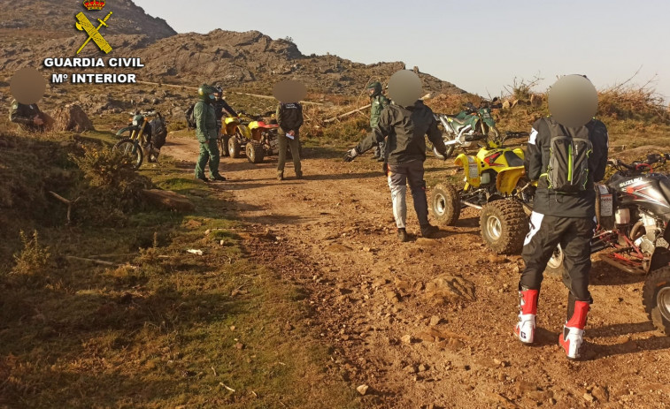26 conductores de quads multados por la Guardia Civil en Val Miñor tras 