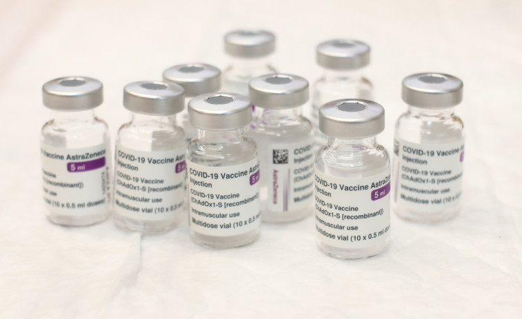 Suspenden la vacunación con AstraZeneca en varios países europeos tras reportar casos de coágulos sanguíneos