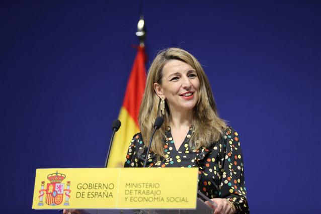 La ministra de Trabajo, Yolanda Díaz, explica en rueda de prensa el acuerdo para regularizar a los repartidores