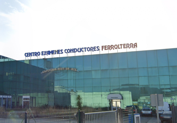 Va al examen de conducir conduciendo pese a tener el carné retirado y lo pilla la Guardia Civil