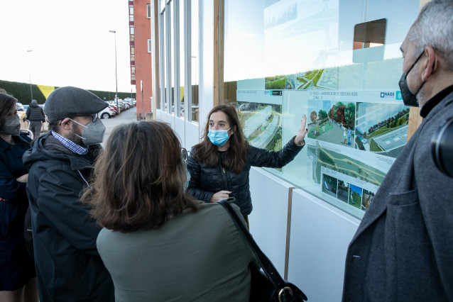 La alcaldesa, Inés Rey, en la presentación del corredor verde de Novo Mesoiro