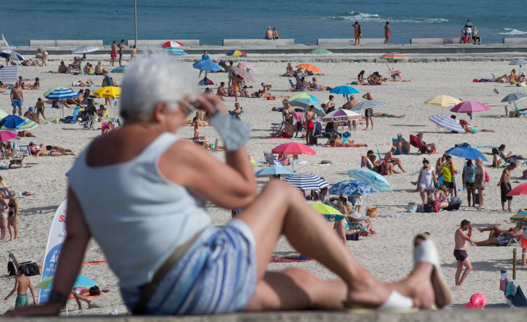 La difícil tarea de los concellos gallegos para cumplir con la Xunta en Semana Santa: limitar aforos de las playas