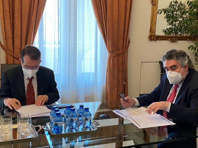 Encuentro entre el presidente de la FEMP y el ministro de Cultura y Deporte.