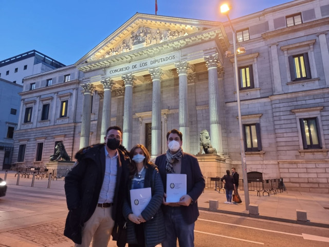 El presidente del Colexio de Podólogos de Galicia, Juan Dios Tomé, a la derecha en la imagen.