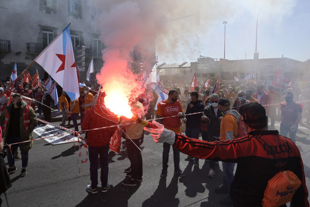 Manifestantes recorren las calles de A Coruña