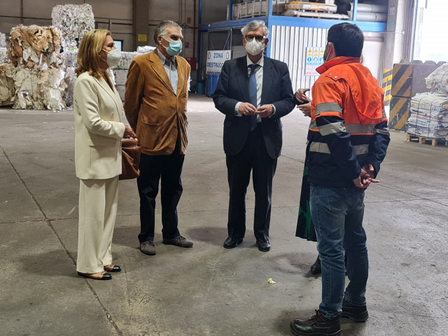 Visita a dos centros de Cegasal de la CEG