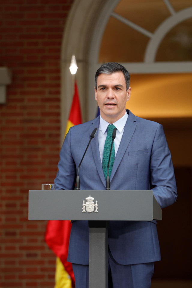 El presidente del Gobierno, Pedro Sánchez, comparece ante los medios para informar sobre los cambios en el Ejecutivo, en Madrid (España), a 30 de marzo de 2021. La salida del vicepresidente segundo del Gobierno ha provocado la llegada tanto de una nueva v