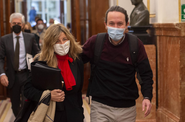 Yolanda Díaz y Pablo Iglesias en una foto de archivo, llegando al Congreso de los Diputados.