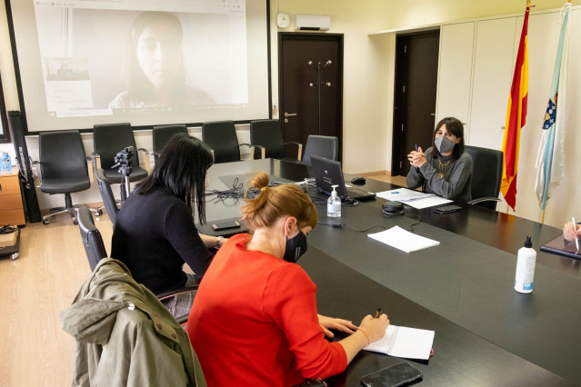 La conselleira de Emprego e Igualdade, María Jesús Lorenzana, se reúne con Investigal