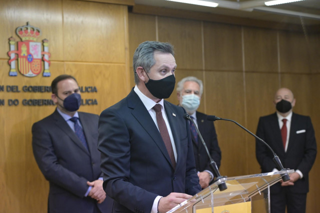 El nuevo delegado del Gobierno en Galicia , José Miñones, acompañado del ministro de Transportes, Movilidad y Agenda Urbana, José Luis Ábalos, interviene en su toma de posesión