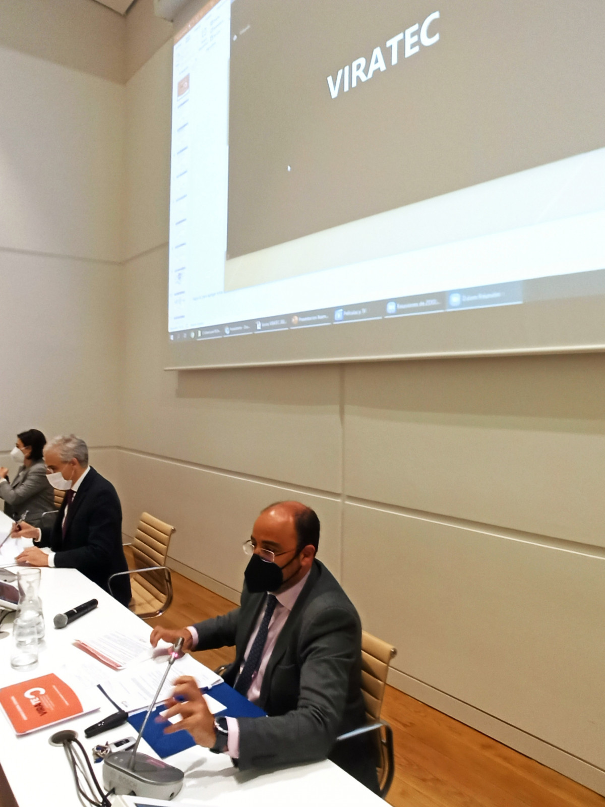 Martu00ednez en la asamblea de Viratec en Santiago