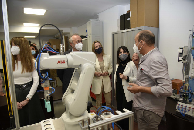 Visita de la Xunta y el Ceaga al CIFP de Coia, en Vigo