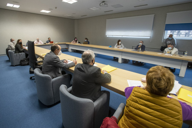 O director xeral de Centros e Recursos Humanos, Jesús Álvarez Bértolo, preside a Mesa Sectorial Docente non Universitaria.
