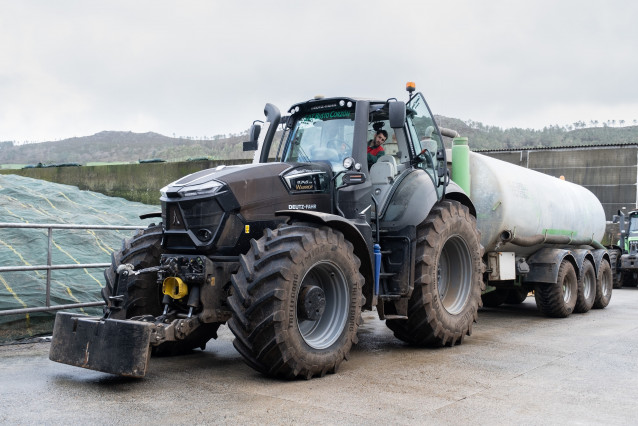 Archivo - Tractor