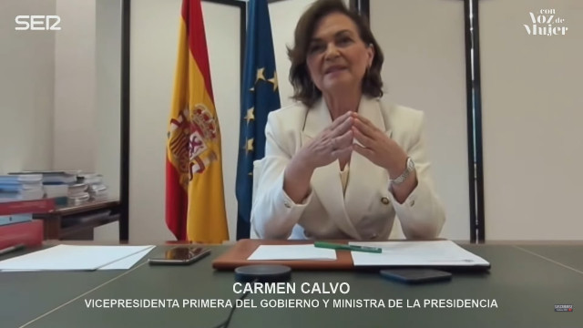 La vicepresidenta primera del Gobierno, Carmen Calvo, clausura la jornada 'Con Voz de Mujer', organizada por la Cadena Ser Galicia.
