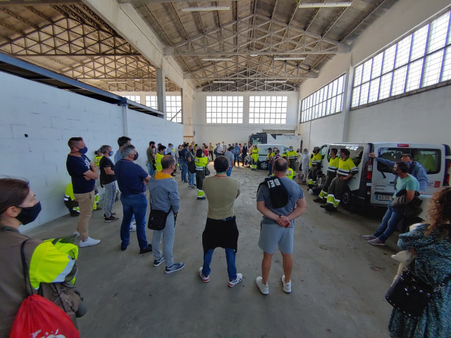 Asamblea de trabajadores de la UTE Acciona Medioambiente-Manten, concesionaria del servicio de mantenimiento de zonas verdes de Vigo.