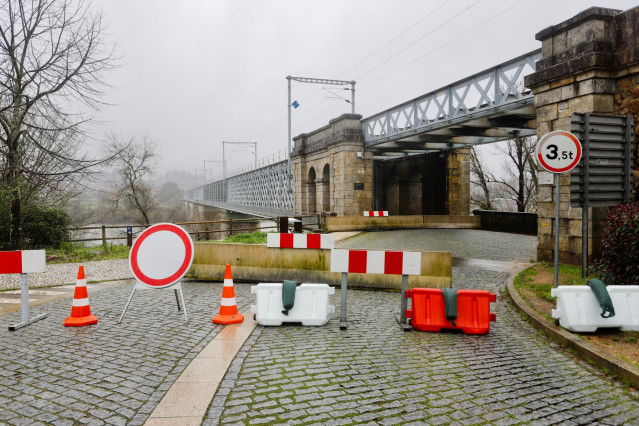 Archivo - Frontera del Puente Internacional Tui-Valença cortada al paso, en Pontevedra, Galicia, a 31 de enero de 2021