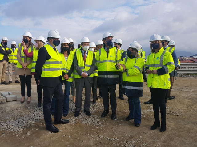 La presidenta de Adif, el alcalde de Vigo, el presidente de la Xunta y la conselleira de Infraestruturas e Mobilidade, en una visita a la estación intermodal de Vigo