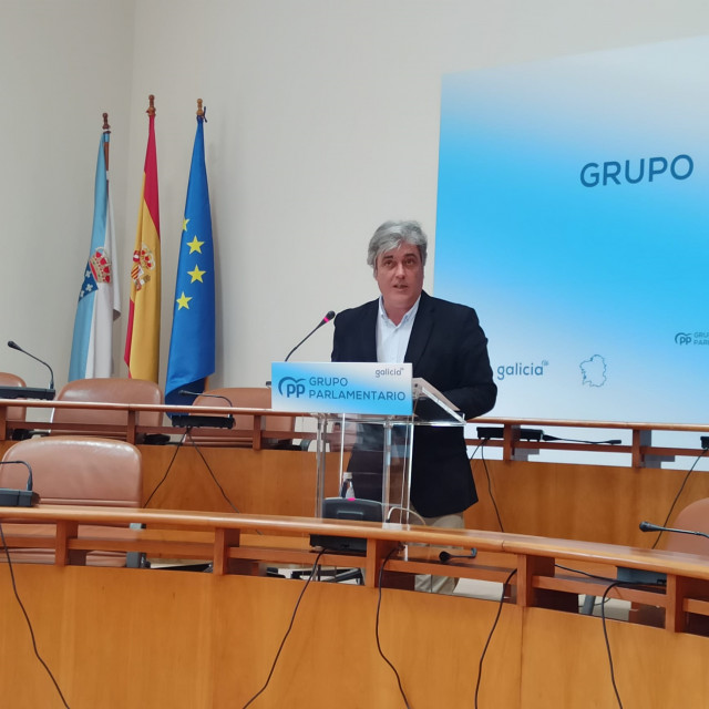 El portavoz parlamentario del PPdeG, Pedro Puy, en rueda de prensa
