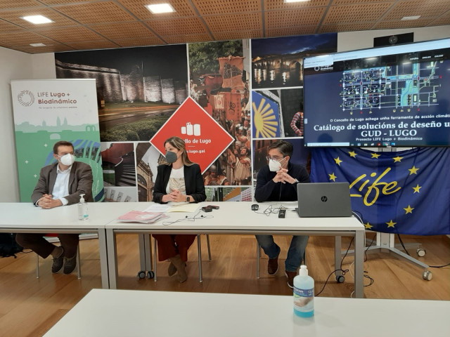 La alcaldesa de Lugo, Lara Méndez, presenta un catálogo de soluciones al diseño urbano como herramienta de acción climática