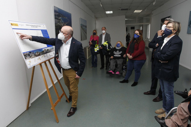 La conselleira Rosa Quintana durante la explicación del proyecto.