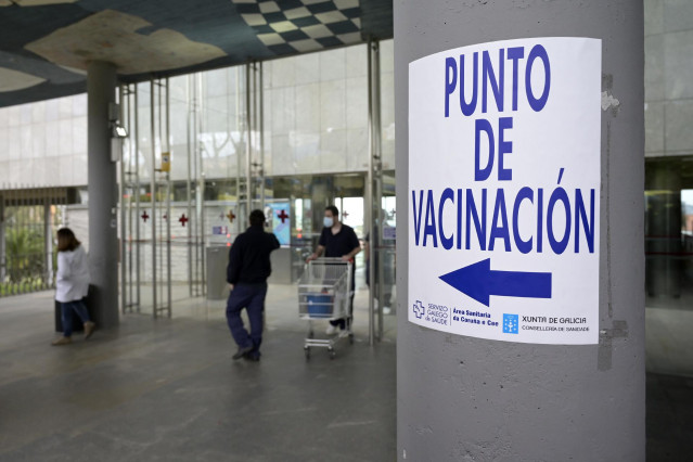 Indicaciones para el punto de vacunación en el Hospital Marítimo de Oza, en A Coruña.