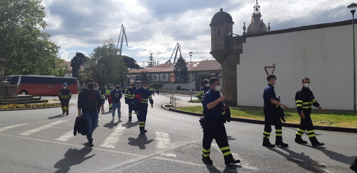 Los trabajadores de Navantia por la avenida IrmandiñoS de Ferrol.