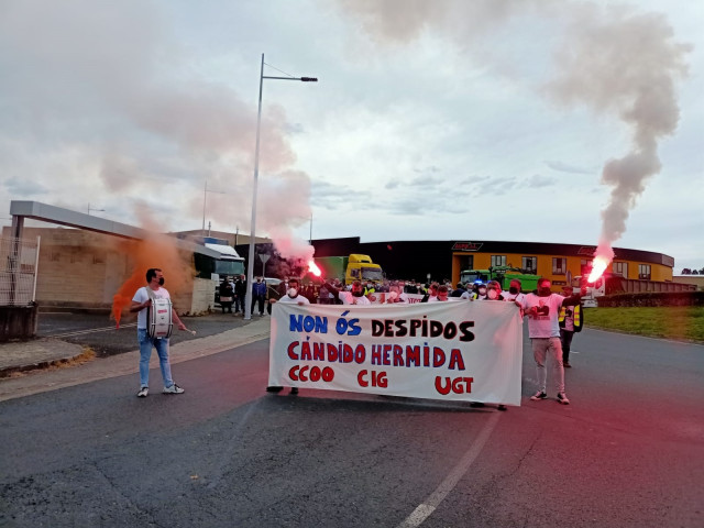 Manifestación de los trabajadores despedidos de Cándido Hermida.