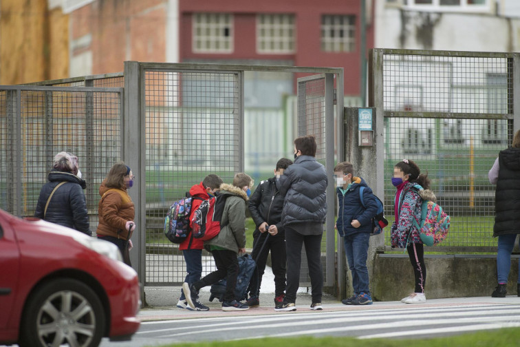 El descenso de casos activos en las escuelas gallegas no se traduce en un descenso en las aulas: hay 33 cerradas