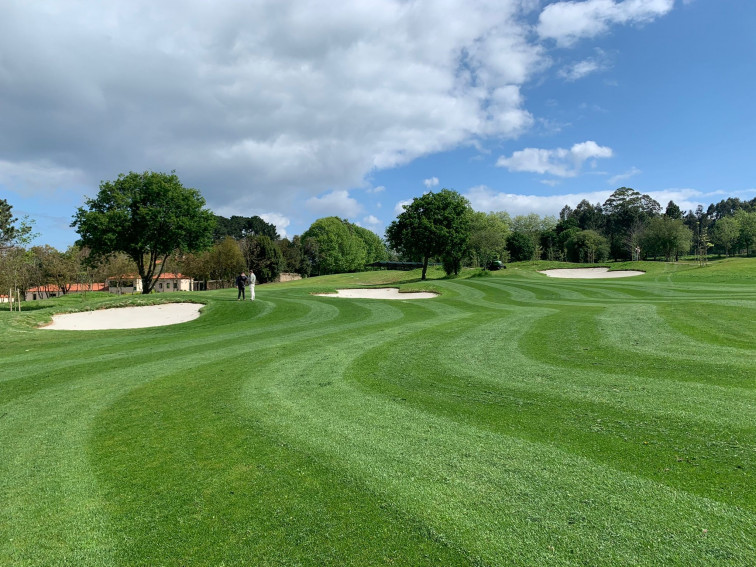 El primer campo de golf de Galicia que recicla sus aguas residuales abre sus puertas el 24 de mayo en Oleiros