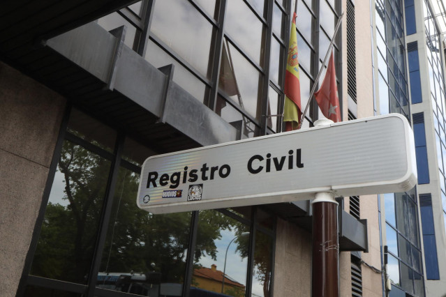 Archivo - Letrero indicativo de un registro civil