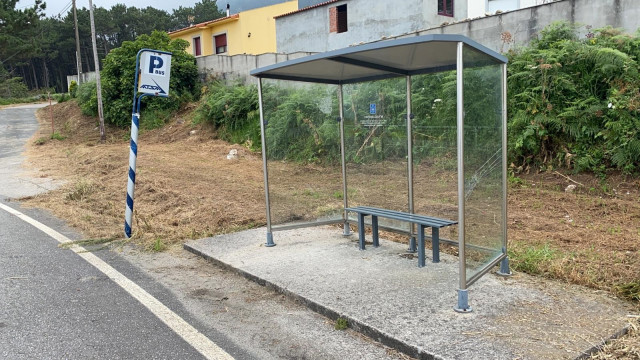 Archivo - Parada de autobús no municipio galego do Rosal (Pontevedra).