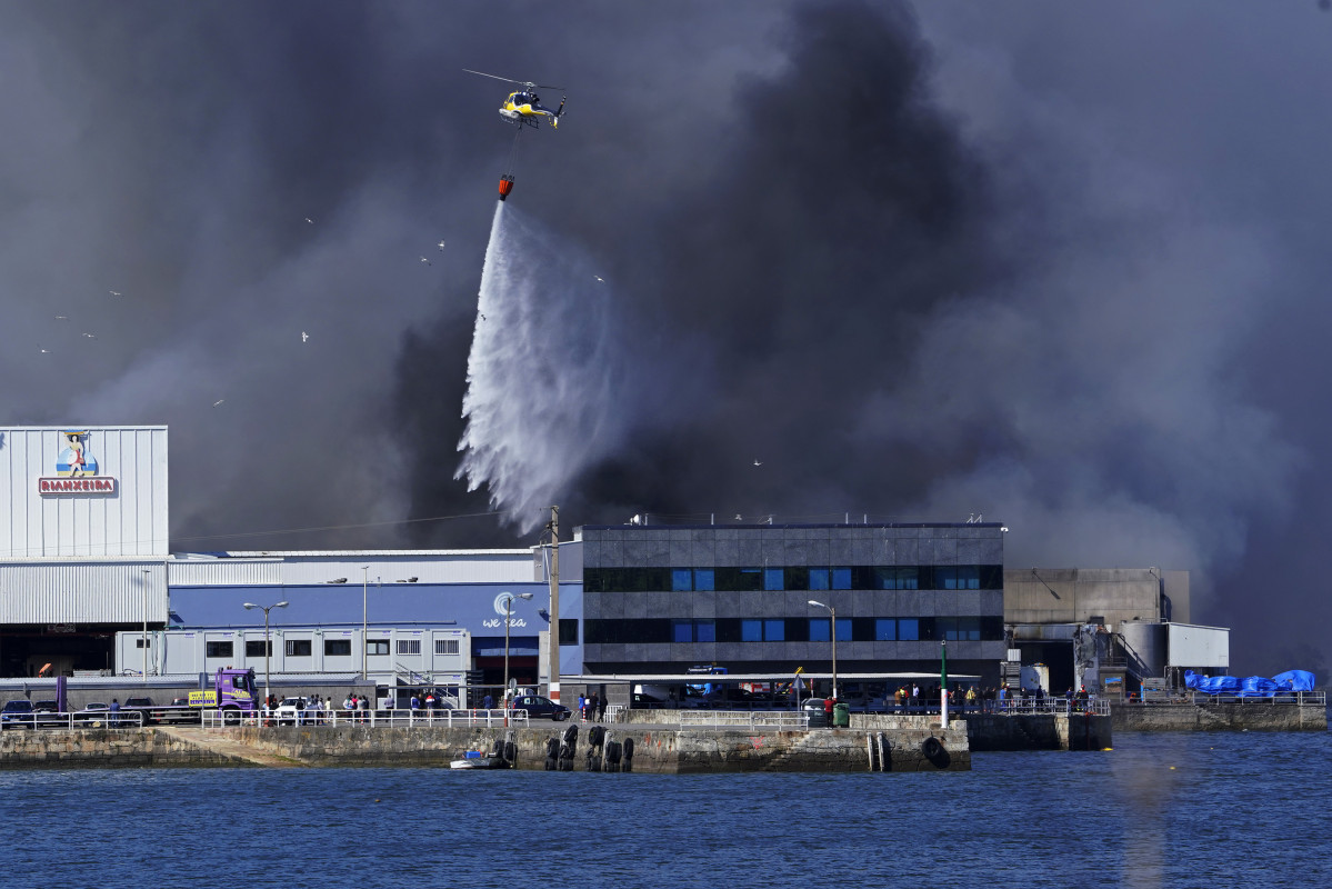 Incendio en las instalaciones de la empresa Jealsa, a 8 de mayo de 2021, en la parroquia de Abanqueiro, Boiro, A Coruña, Galicia (España). Según han informado fuentes municipales, las llamas en las