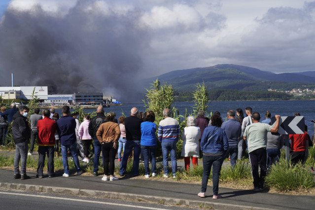Incendio en las instalaciones de la empresa Jealsa, a 8 de mayo de 2021, en la parroquia de Abanqueiro, Boiro, A Coruña, Galicia (España). Según han informado fuentes municipales, las llamas en las instalaciones que la empresa conservera Jealsa tiene en l