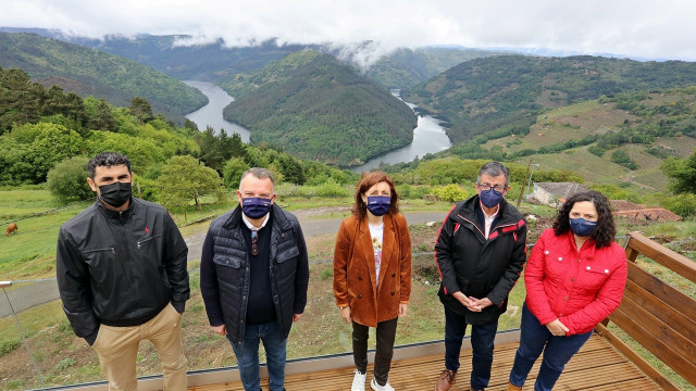 La conselleira durante su visita a la Ribeira Sacra