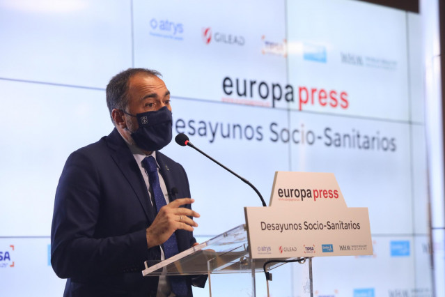 El conselleiro de Sanidad de la Xunta de Galicia, Julio García Comesaña, interviene en un Desayuno Socio-Sanitario de Europa Press.