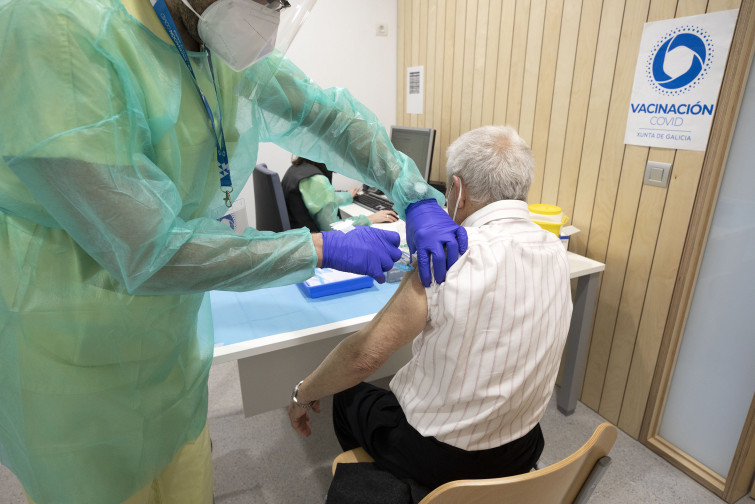 Vacunas para personas sin vez dejan sin dosis a citados en Expocoruña ayer: el SERGAS pide disculpas​