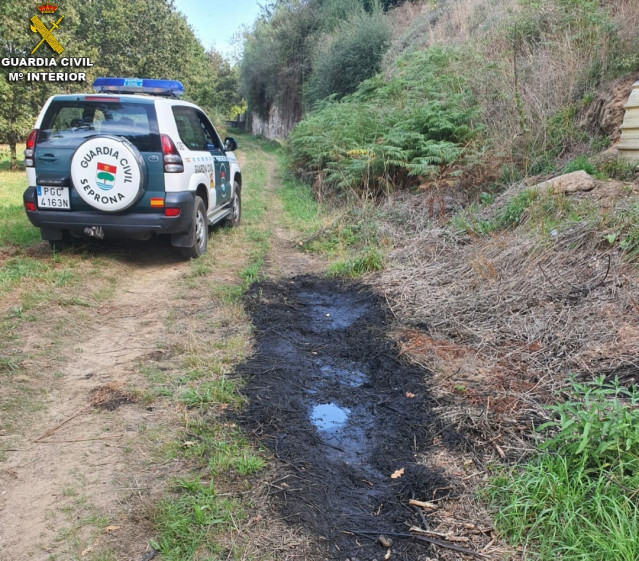 Vertido ilegal investigado por el Seprona de la Guardia Civil en la provincia de Pontevedra.