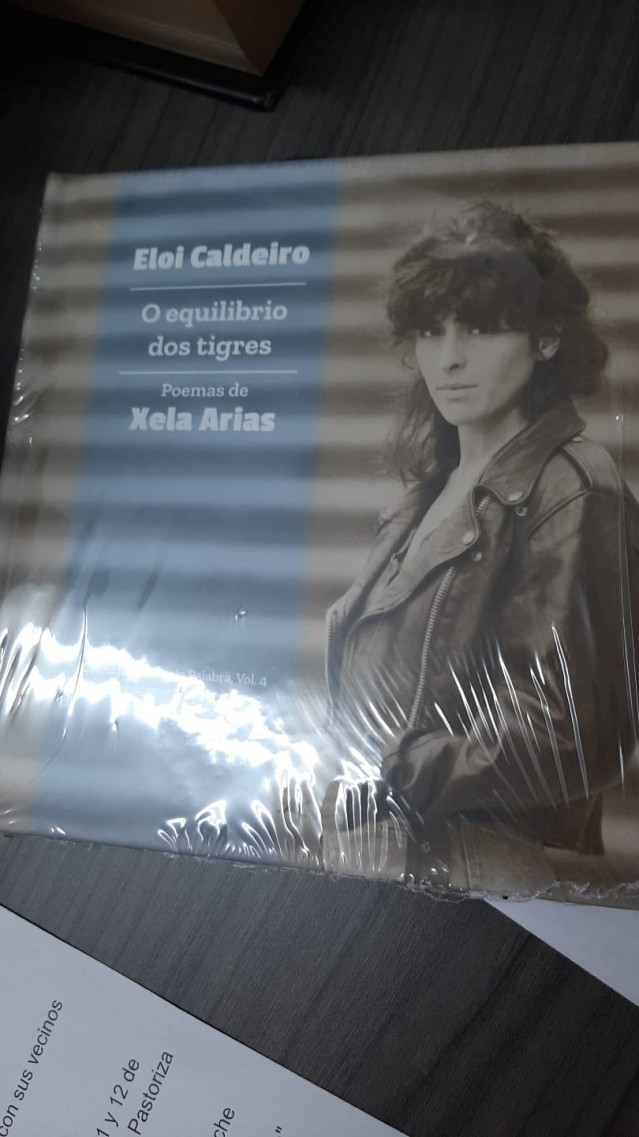 El fundador del grupo de folk gallego Brath lanza un disco-libro con temas de Xela Arias.